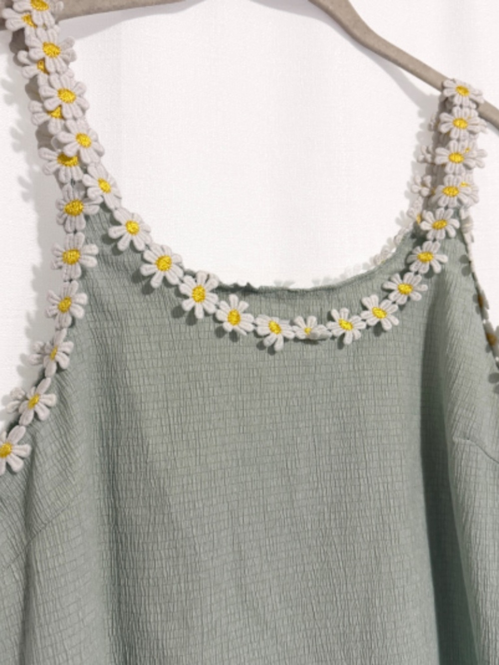 Vintage 90s Kikit Sage Green Daisy Trim Boho Camisole Tanktop Size Medium - Picture 2 of 10